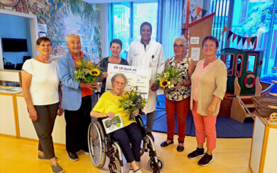 Spendenübergabe auf der Station der Kinderkardiologie: Vielen Dank an die Gäste der Veedelskneipe „Zum kleinen Geißbock“