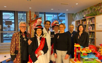 1. Kölsche Aape- Sitzung  e.V. zu Besuch in der Kinderkardiologie – Spendenübergabe im Kostüm